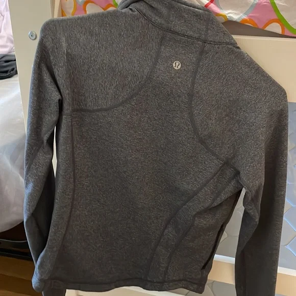 Lululemon jacket size 6 - Picture 4 of 5